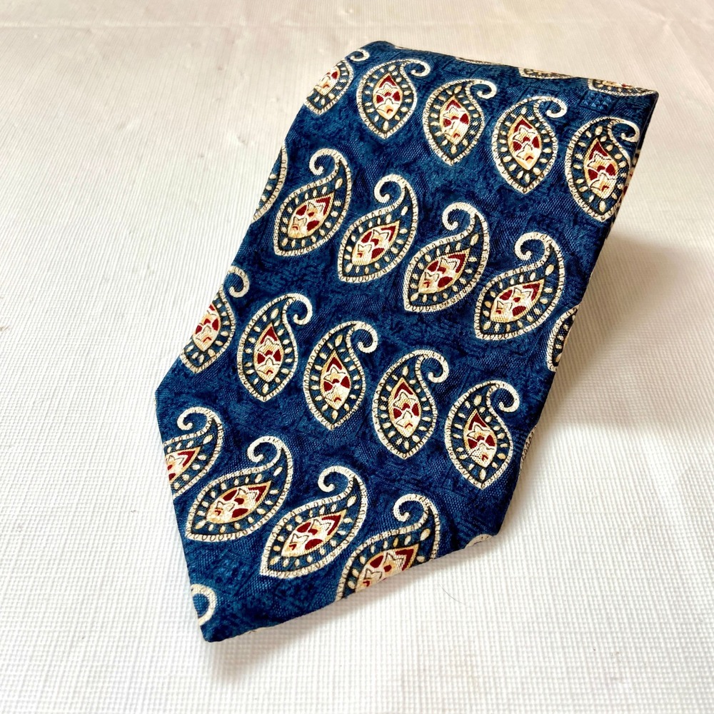 Geoffrey Beene Navy Blue Paisley Silk Mens Tie
